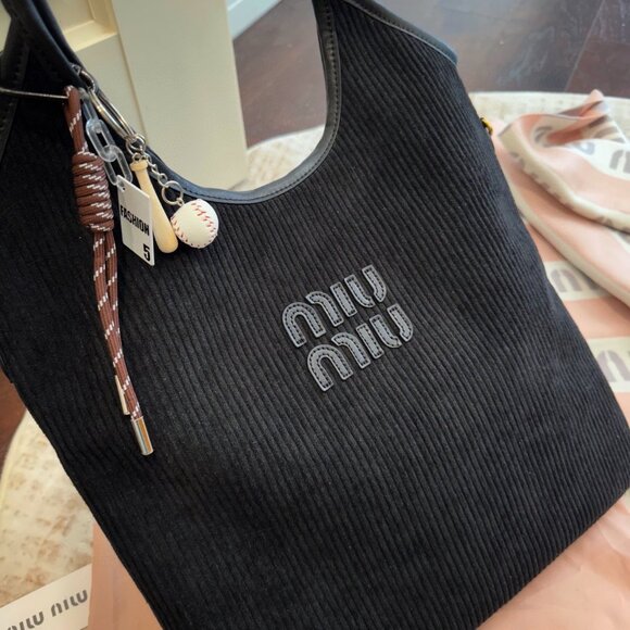 Miu Miu Ivy Suede Bag Black - Picture 4 of 9